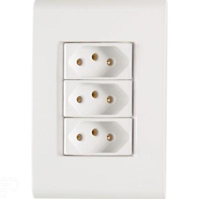 Conjunto 4x2 Com 3 Tomadas 2p+t 10 A 250 V Tramontina Liz Branco Tramontina
