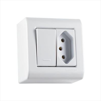 "Caixa de Sobrepor com 1 Interruptor Simples 10 A 250 V e 1 Tomada 2P+T 20 A 250 V Tramontina	"