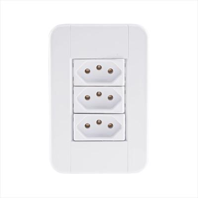 Conjunto 4x2 com 3 Tomadas 2P+T 10 A 250 V Tramontina Tablet Branco